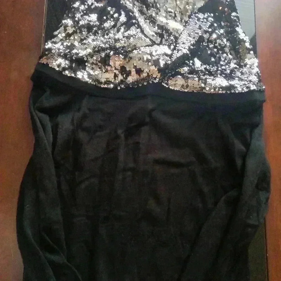 7Th Avenue New York & Company Design Studio Sequined shoulder Top Size M - Picture 12 of 15